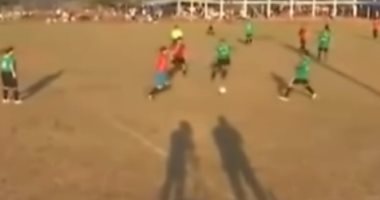 بالفيديو.. خناقة كوميدية بمباراة كرة قدم للهواة فى الأرجنتين