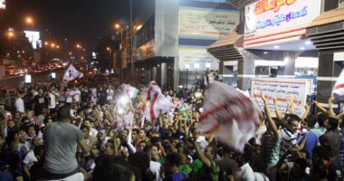 "وايت نايتس" يشعلون الشماريخ احتفالا بالكأس