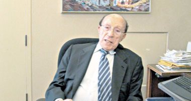 مستشار مديرة صندوق النقد الدولى لـ"اليوم السابع": الصندوق لم يطلب إلغاء الدعم مقابل القرض.. لا نوصى بأى إجراءات تمس محدودى الدخل.. وتعويم الجنيه لا يناسب الأوضاع الحالية..والاقتراض ليس دليلا على الفشل