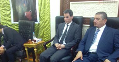 بالصور.. محافظ كفر الشيخ وعادل السنهورى والمسلمانى يتلقون العزاء فى زويل
