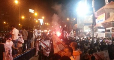 شلل مرورى فى شارع جامعة الدول بسبب احتفالات جماهير الزمالك بالكأس