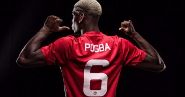 بالفيديو.. بوجبا يدعم مانشستر يونايتد عبر التليفزيون