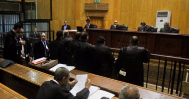 بالصور.. قاضى "خلية اللجان النوعية" للدفاع: "السجن ليس سبب تدهور صحة المتهمين"