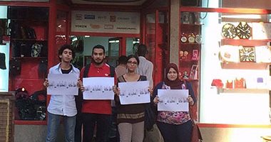 فنانون تشكيليون ينظمون وقفة احتجاجية اعتراضا على غلاء أسعار أدوات الرسم