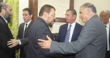 بالصور.. وفد حزب النور يؤدى واجب العزاء فى وفاة "زويل" بكفر الشيخ