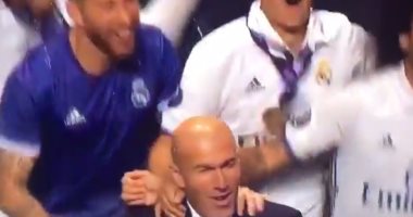 بالفيديو.. نجوم ريال مدريد يقتحمون المؤتمر الصحفى لزيزو وسقوط مضحك لموراتا
