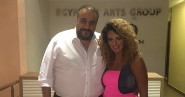 دنيا عبد العزيز تتعاقد رسميا مع ريمون مقار على "الأب الروحى" 