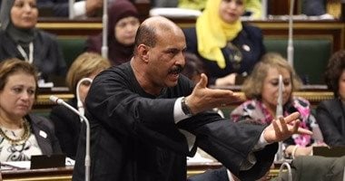 نائب لرئيس البرلمان: "يرضيك المدرس يروح يشتغل عجلاتى بعد المدرسة"