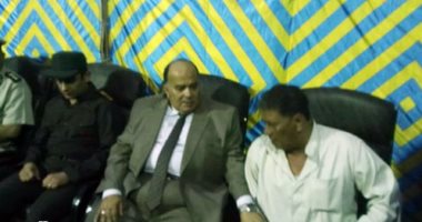 محافظ الدقهلية يقدم واجب العزاء لأسرة شهيد "نوسا البحر"