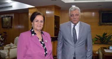 نائبة المحافظ تقدم التهنئة لمدير أمن البحيرة