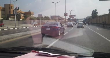 بالفيديو.. مواطن يرصد سيارة بدون لوحات معدنية فى مدينة السادس من أكتوبر