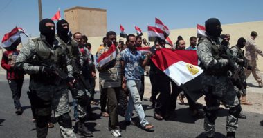 أحد المصريين المحررين من ليبيا: الخاطفين صورونا بعلم داعش لابتزازنا