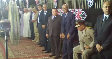 بالصور .."البحيرة" تقيم عزاءً شعبيًا لـ"أحمد زويل" بمسقط رأسه بدمنهور بمشاركة أسرته.. تخصيص جائزة سنوية باسمه تمنح للمتفوقين علميا من أبناء المحافظة.. وإطلاق اسم العالم الراحل على أكبر ميادين البحيرة