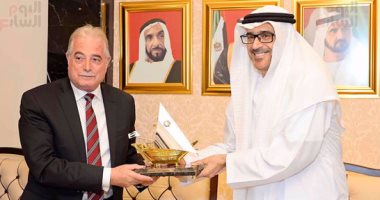 بالصور..محافظ جنوب سيناء بمحاضرة "التنمية ودورها فى مواجهة الإرهاب" بأبوظبى