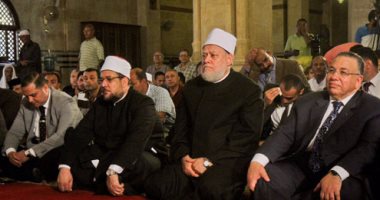 على جمعة يتحدى الإرهاب ويصلى الجمعة بمسجد فاضل بعد أسبوع من محاولة اغتياله