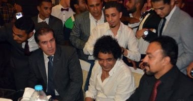 بالصور..نكشف حقيقة رفض الكينج مصافحة أبو تريكة فى حفل زفاف ابنة ضياء السيد