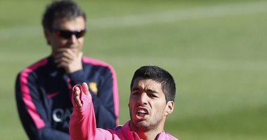 اللقب الغائب يداعب سواريز وإنريكى مع برشلونة 