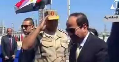 السيسي يشاهد فيلما تسجيليا عن مجمع إنتاج الإيثيلين بالإسكندرية