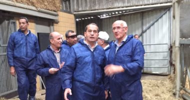 وزير الزراعة يتفقد عدداً من مزارع الانتاج الحيوانى فى هولندا