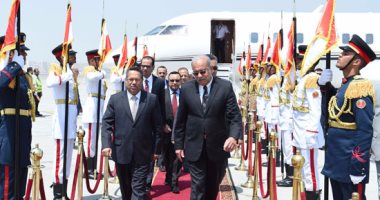 رئيس الوزراء يصل المطار لاستقبال نظيره اليمنى.. ومباحثات تستغرق أيام 