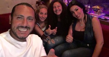 بالصورة.. سمية الخشاب فى غرفة مكساج أغنيتها الجديدة "يا مسكين"
