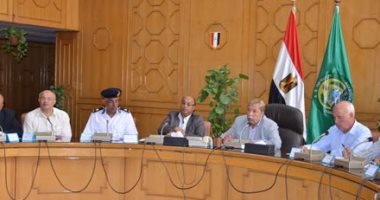 محافظ الإسماعيلية يستعرض إستعدادات المحافظة لانطلاق مهرجان الاسماعيلية الدولي السابع عشر للفنون الشعبية