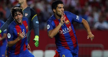 سواريز يحرز هدف برشلونة السادس أمام ريال بيتيس بالليجا
