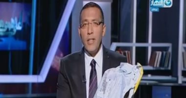 خالد صلاح يعرض بـ"على هوى مصر" طردًا مشبوهًا أُرسل إليه من كندا يهاجم مصر