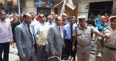 بالصور.. محافظ البحيرة فى موقع انفجار محل الجزارة بمدينة دمنهور