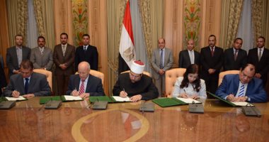 بروتوكول تعاون لإقامة أكبر مشروع لتنمية شمال كفر الشيخ.. إنشاء منطقة صناعية وسكنية وسياحية وميناء تجارى بحرى.. و"العصار": سيقام على 10 آلاف فدان.. ويعد طفرة استثمارية.. ووزير الأوقاف يطمئن المستثمرين