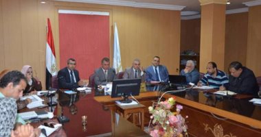 محافظ كفر الشيخ يناقش مشروعات الخطة الاستثمارية للعام المالى الجارى