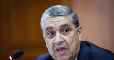وزير الكهرباء يجتمع باللجنة الوزارية لمناقشة مشروع منخفض القطارة