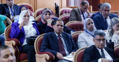 بالصور.. وزير الكهرباء يشارك باجتماع لجنة الطاقة فى البرلمان