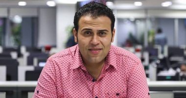 "قبلة طائرة" نص جديد لـ محمد عبد الرحمن