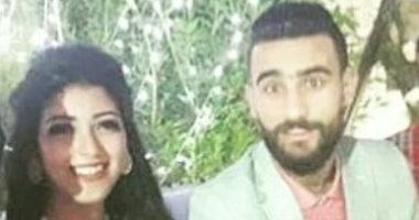 رواد فيس بوك يتداولون صورة باسم مرسى مع عروسته فى حفل الخطوبة