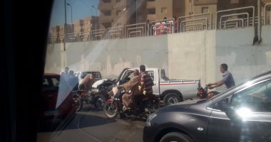 زحام مرورى بنفق أحمد عرابى فى المهندسين بسبب حادث تصادم سيارتين  
