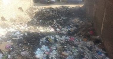 بالصور.. تراكم القمامة بحارة مكاوى فى مصر القديمة