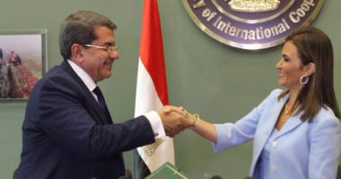 "التعاون الدولى"توقع منحة بـ2.4 مليون دولار لوزارة المالية..عمرو الجارحى يرد على "بلومبرج": قرض صندوق النقد لن يضيع "هباء".. ومشروعات آخر عامين تؤسس لانطلاقة اقتصادية.. سحر نصر: وفرنا 11.5 مليار دولار
