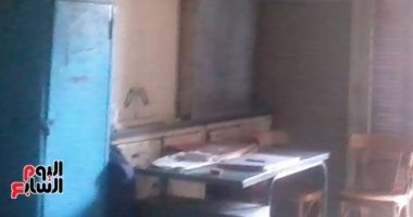 بالصور.. مبنى طالبات مدرسة تمريض مستشفى بنى سويف مهدد بالانهيار.. "الصحة" نقلت المدرسة إلى شقة متصدعة فى عمار ة متهالكة.. وأولياء الأمور: أرواح بناتنا فى خطر ومحدش بيسأل فينا