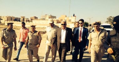 بالصور.. مدير أمن البحيرة يتفقد القوات بالطريق الصحراوى
