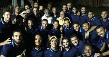 لاعبو الاتحاد والجهاز الفنى يحتفل بعيد ميلاد '' مختار''