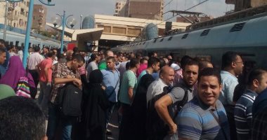 توقف حركة الخط الأول للمترو بعد خروج قطار عن القضبان بمحطة طرة البلد 