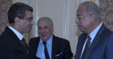 لقاء رئيس الوزراء بعدد من رؤساء تحرير الصحف لعرض أهم القضايا السياسية والاقتصادية