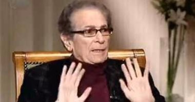 فى ذكرى ميلاد "عدو المرأة".. كم مرة أنصف "أنيس منصور" عدوته فى كتاباته؟
