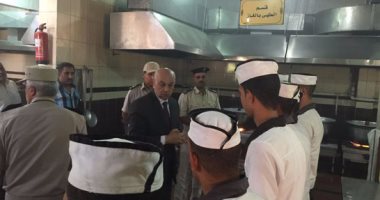 بالصور.. مدير أمن قنا يفاجئ إدارة قوات الأمن للاطمئنان على الخدمات المعيشية