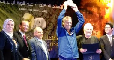 جامعة عين شمس تكرم فاروق الفيشاوى والصريطى وأحمد ماهر وأشرف ذكى والحدينى