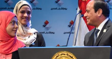 صور "السيسى" مع ثلاثى الأولمبياد تكشف قصص النجاح المصرية.. الرئيس يؤكد مجددا أن 2016 عام الشباب فى وجود "سارة وإيهاب وهداية".. ويثنى على نجاحهم بالفيلم التسجيلى.. والتكريم ينتظر الأبطال بـ"الاتحادية"