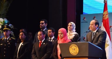 السيسي: سعيد باختيار سارة وإيهاب وهداية للوقوف بجوارى يوم حفل الشباب
