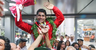 استقبال حاشد بالمطار للأبطال العائدين بميداليات الأثقال