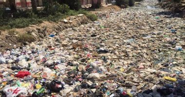 أهالى المنشية بحى القلج يستغيثون من انتشار القمامة بمرشح الصرف الصحى